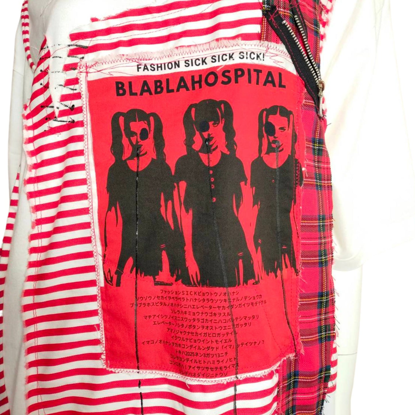 赤ぶち白Tシャツ