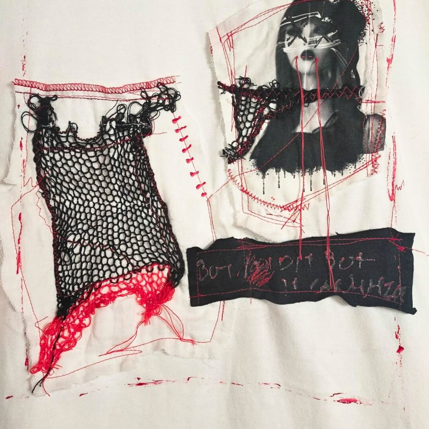 White | & Art Knit Patch Design T-shirt