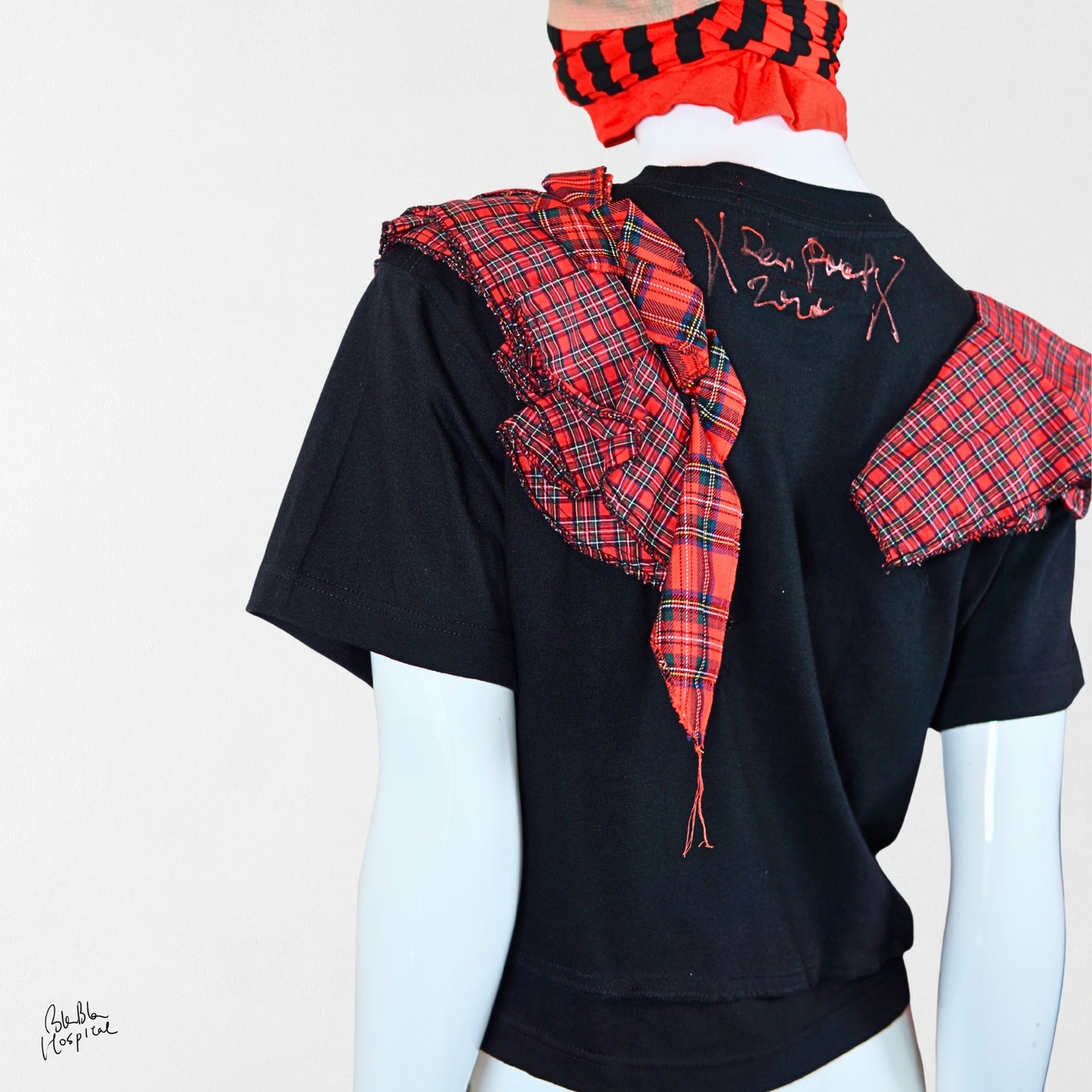 Heart No.001 | 赤黒記憶装置 シリーズ – 黒 T-shirt