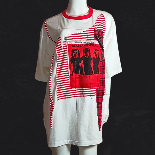 赤ぶち白Tシャツ　