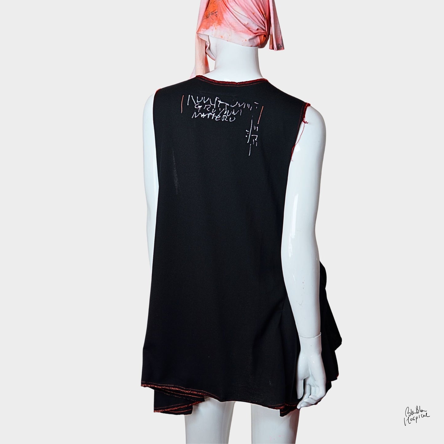 Twinmood – No.01a | Sleeveless Black Top