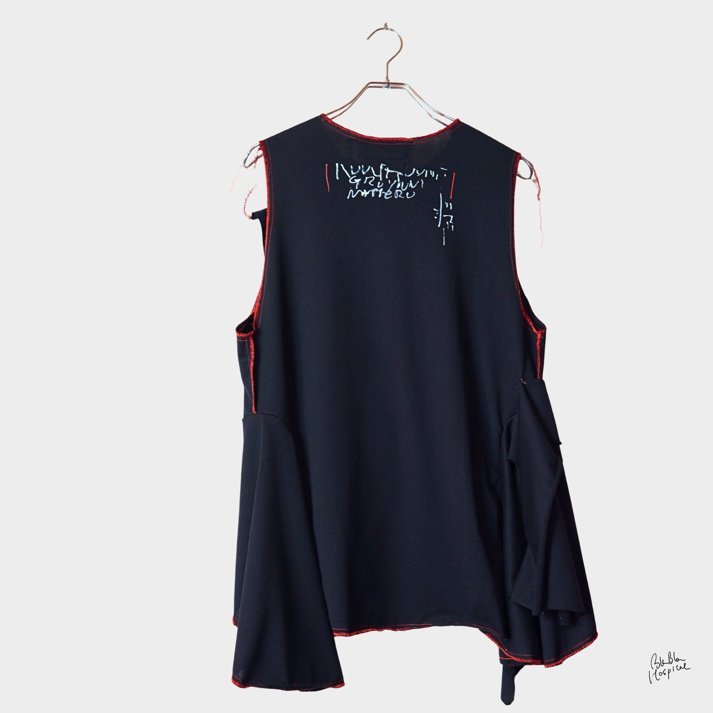 Twinmood – No.01a | Sleeveless Black Top