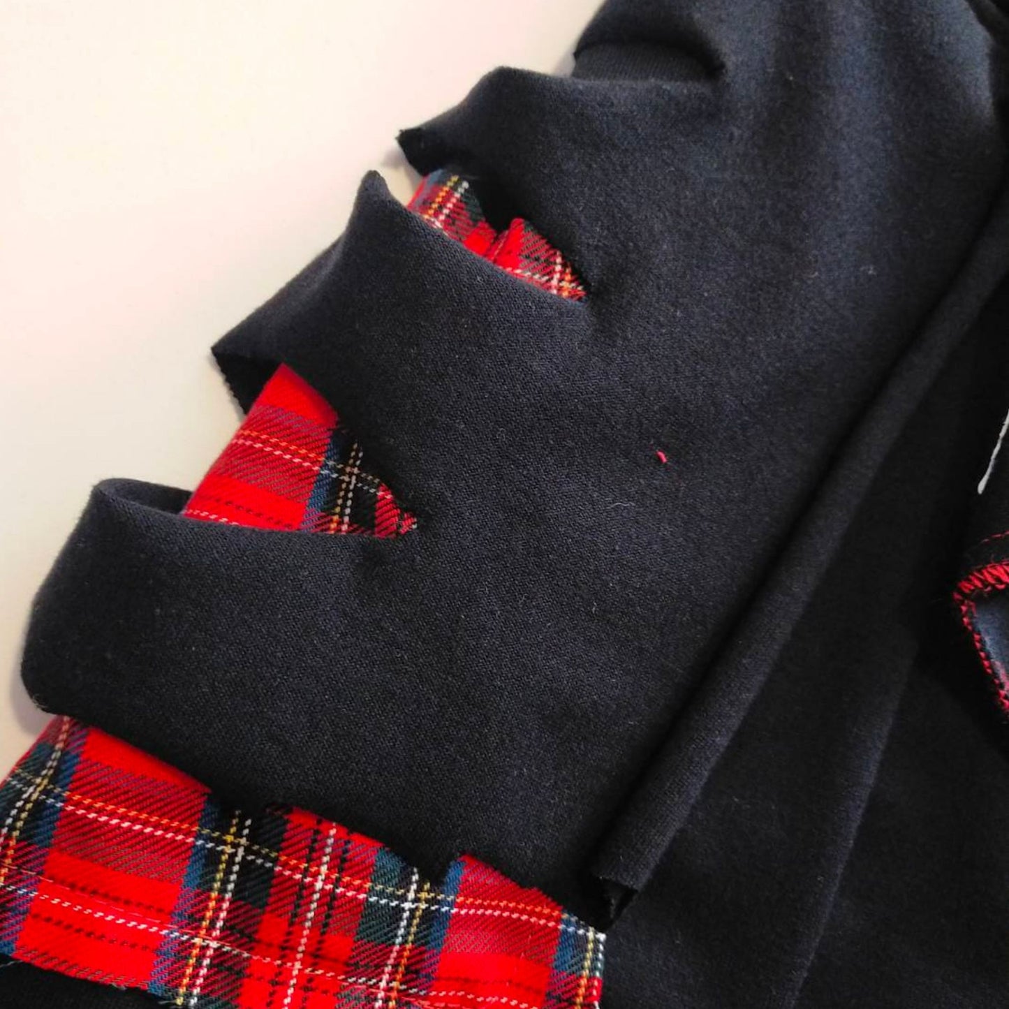 Twinmood – No.01b | Sleeveless Black Top